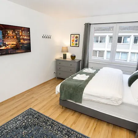 Modernes App Mit 2 Kingsize Betten Und Arbeitsplatz דירה אסן