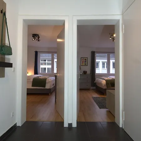 Modernes App Mit 2 Kingsize Betten Und Arbeitsplatz * אסן