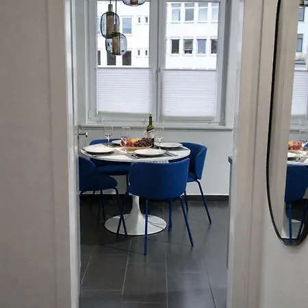 Modernes App Mit 2 Kingsize Betten Und Arbeitsplatz אסן