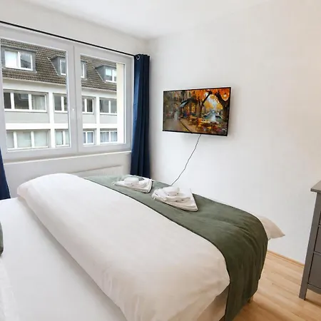 Modernes App Mit 2 Kingsize Betten Und Arbeitsplatz אסן