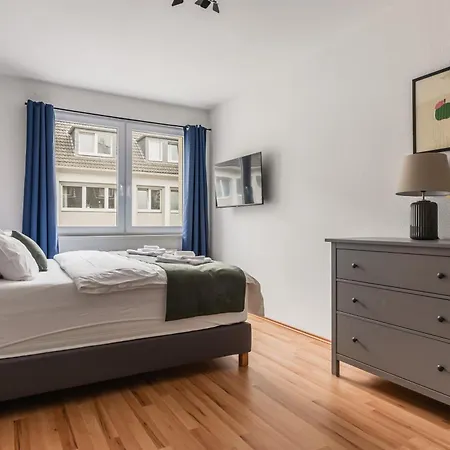 Apartment Modernes App Mit 2 Kingsize Betten Und Arbeitsplatz *